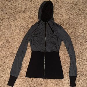 Lululemon reversible, black, hooded jacket used , great condition like new ! 🙃